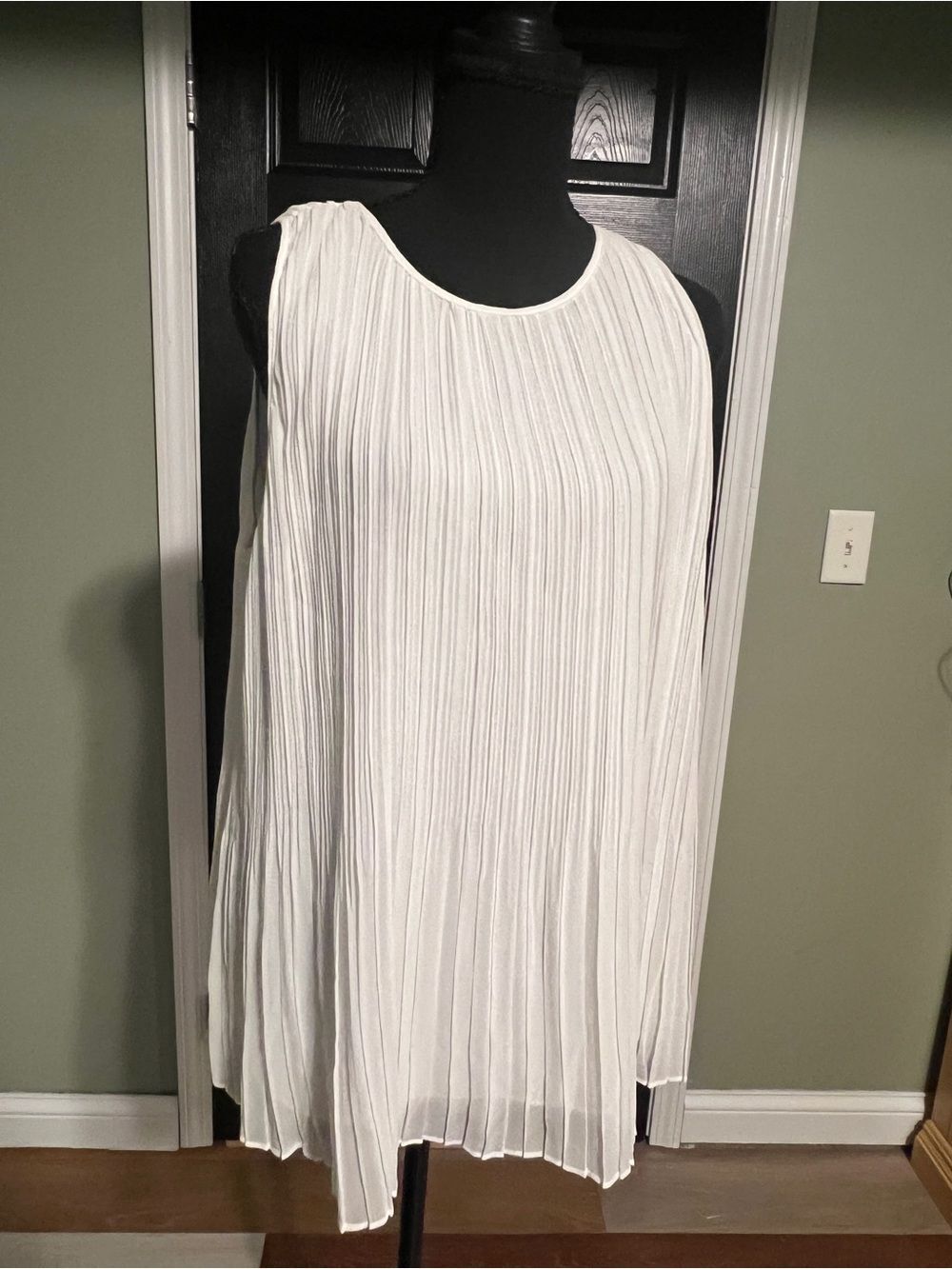Halogen White Pleated Sleeveless Top